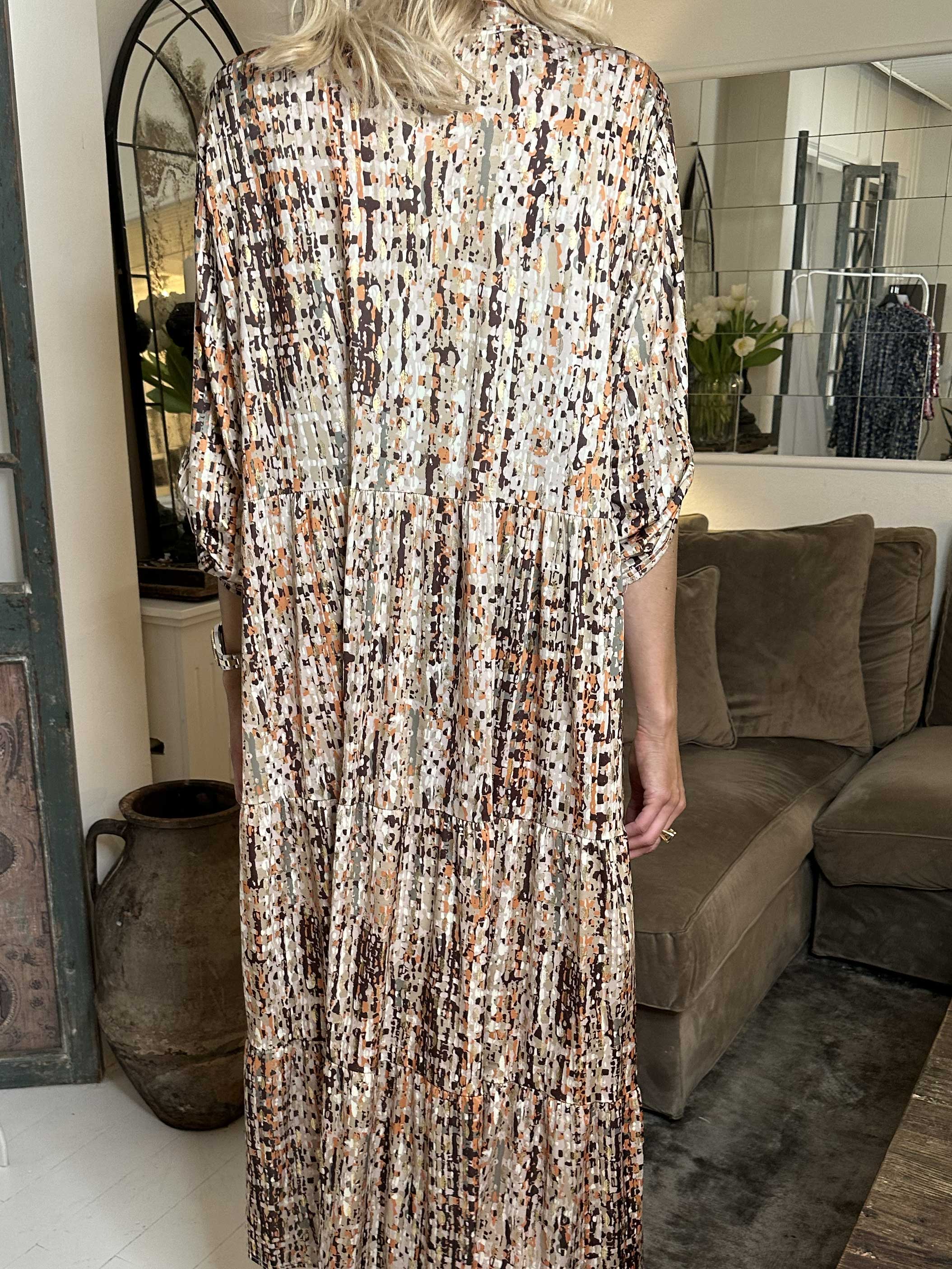 Milano Pattern - Lång mönstrad klänning med lager på lager look